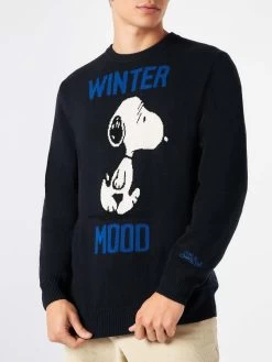 Man Blue Sweater Winter Mood Snoopy Print| SNOOPY - PEANUTS™ SPECIAL EDITION