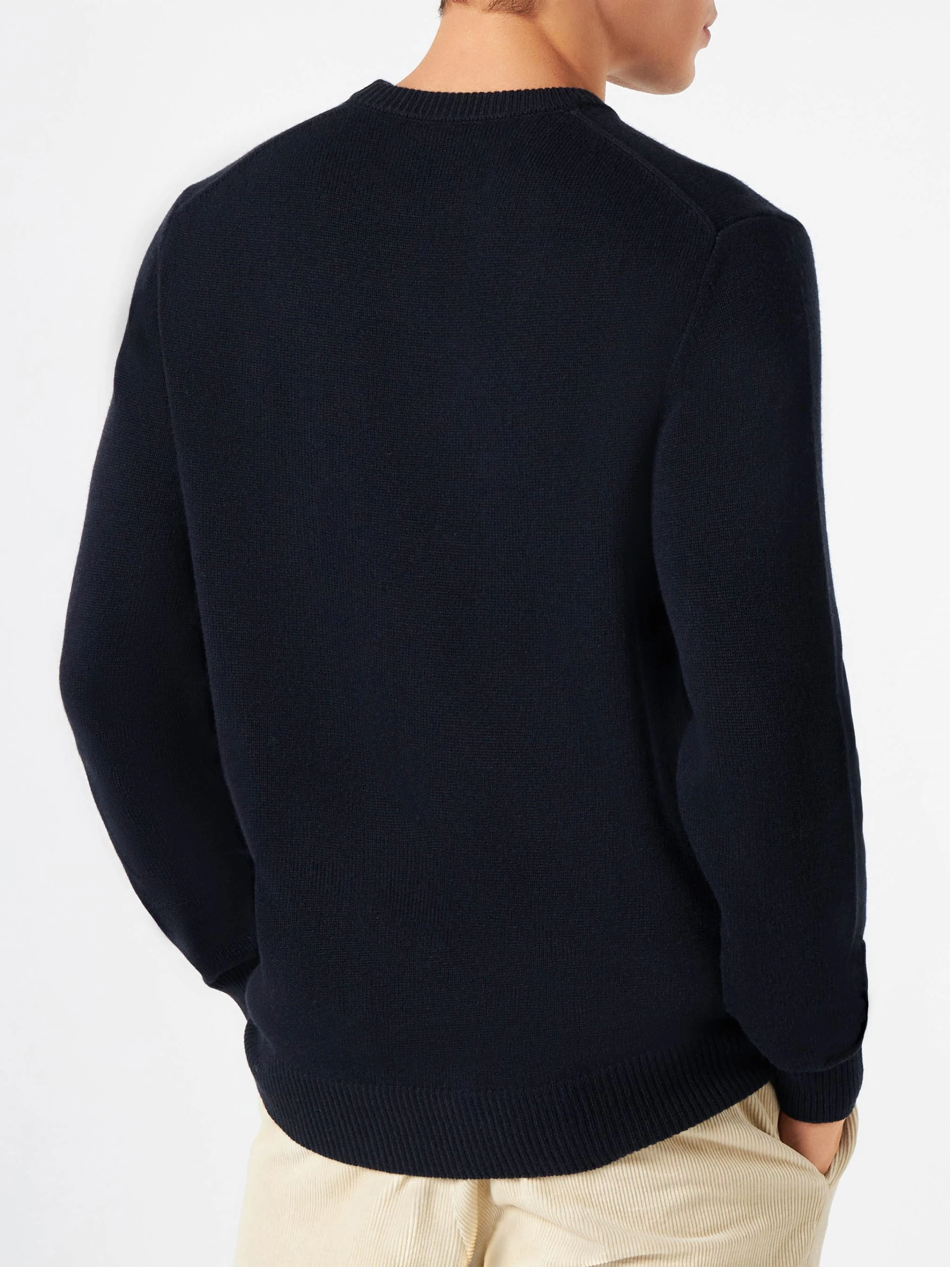 Man Blue Sweater Winter Mood Snoopy Print| SNOOPY - PEANUTS™ SPECIAL EDITION - Image 3