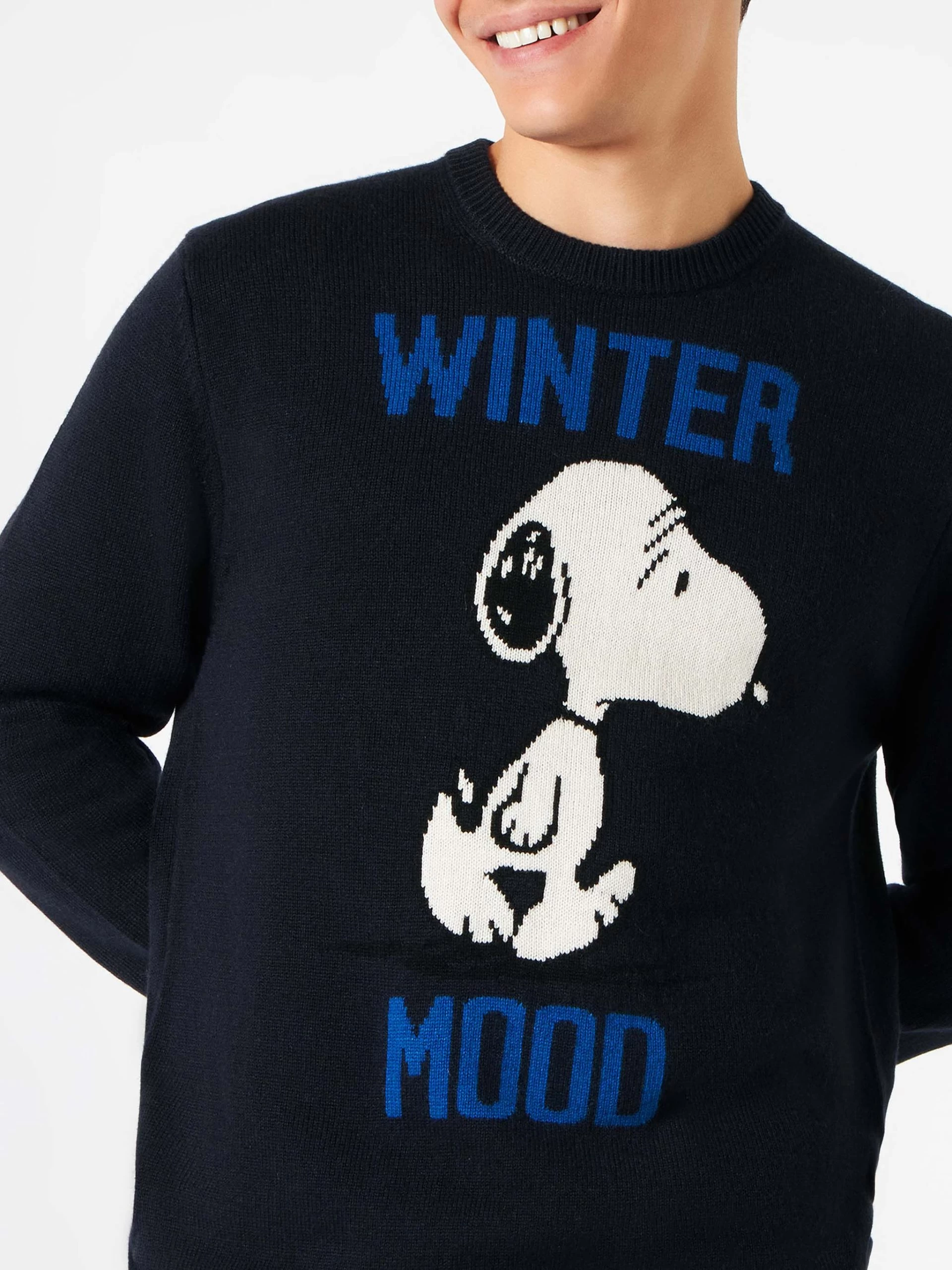 Man Blue Sweater Winter Mood Snoopy Print| SNOOPY - PEANUTS™ SPECIAL EDITION - Image 2